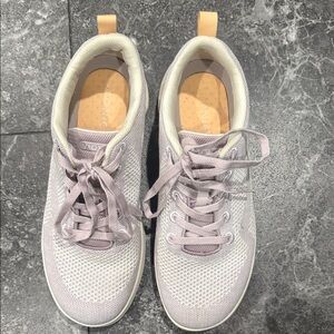 Vionic Women's Light Sneakers.  Only worn a few times.